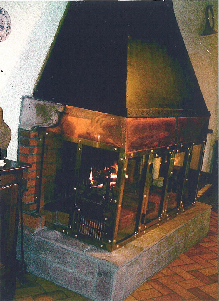 Habillage en métal d'une cheminée